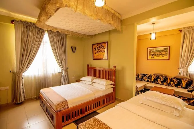 SUMMIT SAFARI LODGE1